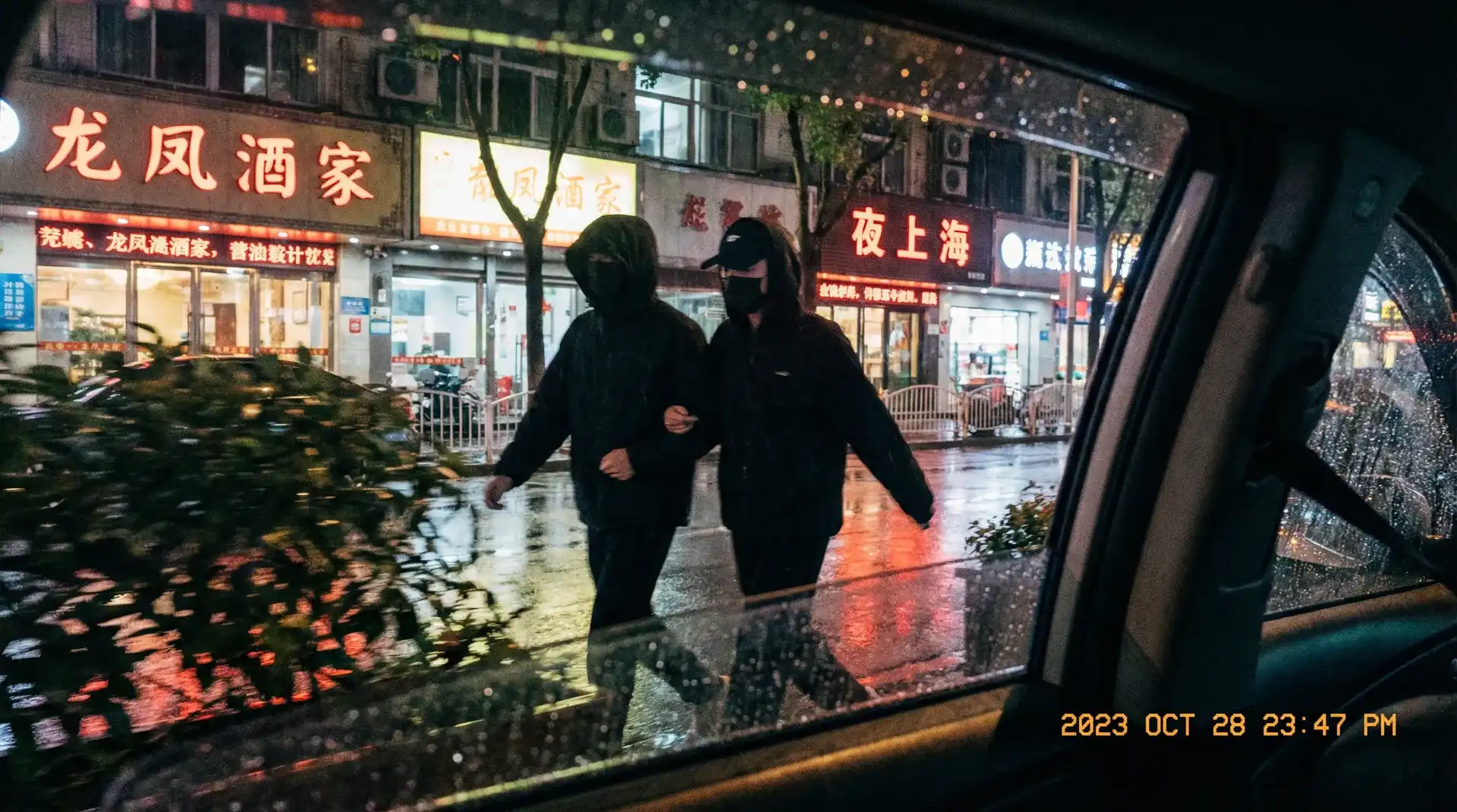 菠萝蜜视频视频免费观看 - 顶流明星深夜密会现场抓拍照片